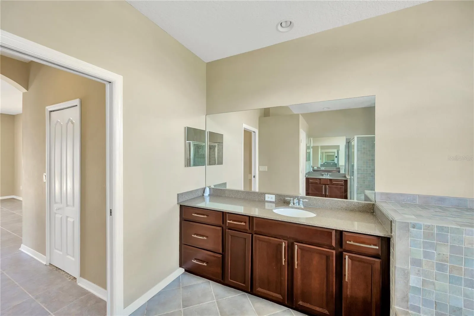 1833 MIRA LAGO CIR