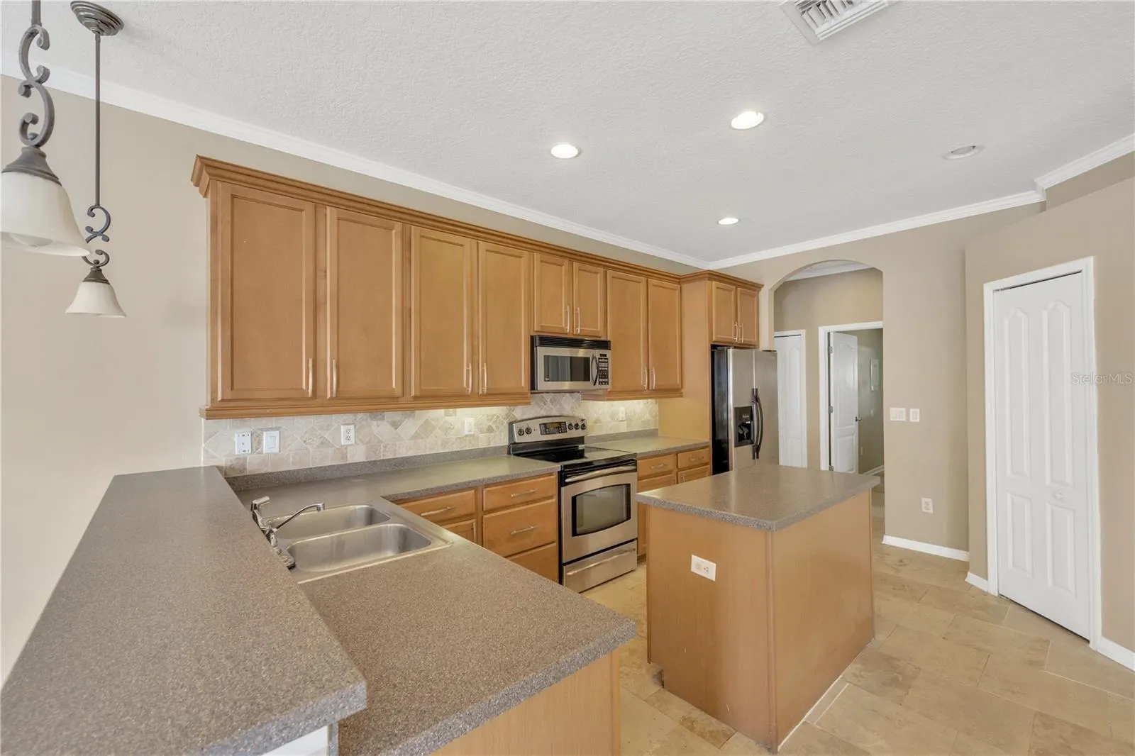 1833 MIRA LAGO CIR