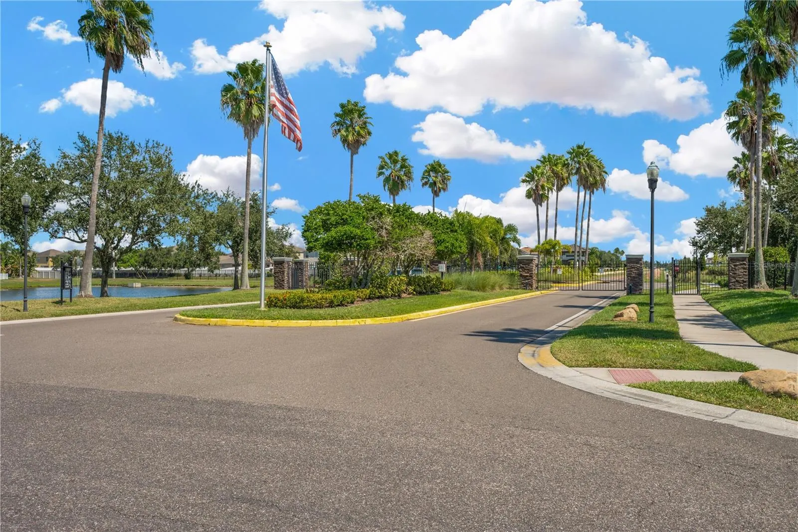 1833 MIRA LAGO CIR