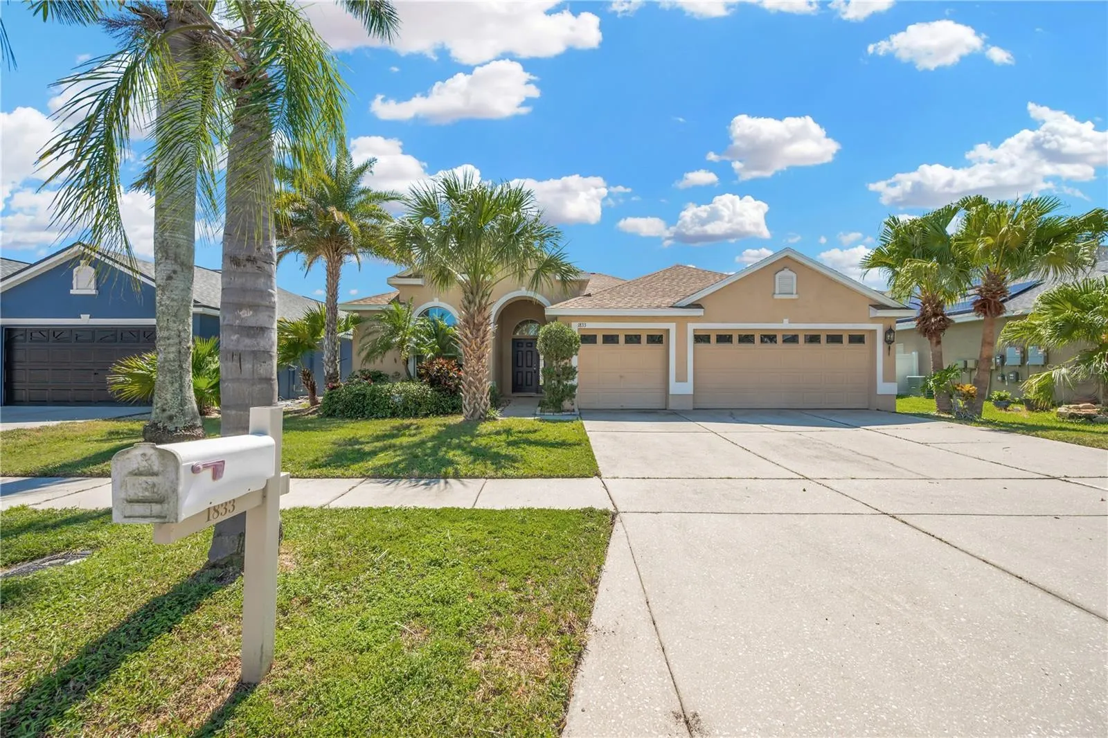 1833 MIRA LAGO CIR