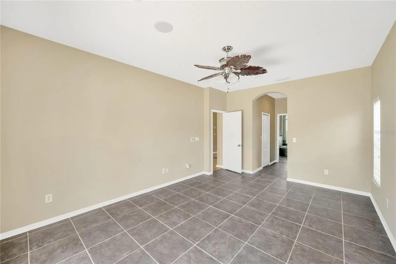 1833 MIRA LAGO CIR