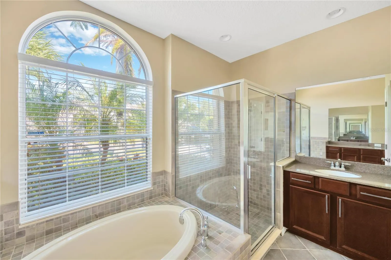 1833 MIRA LAGO CIR