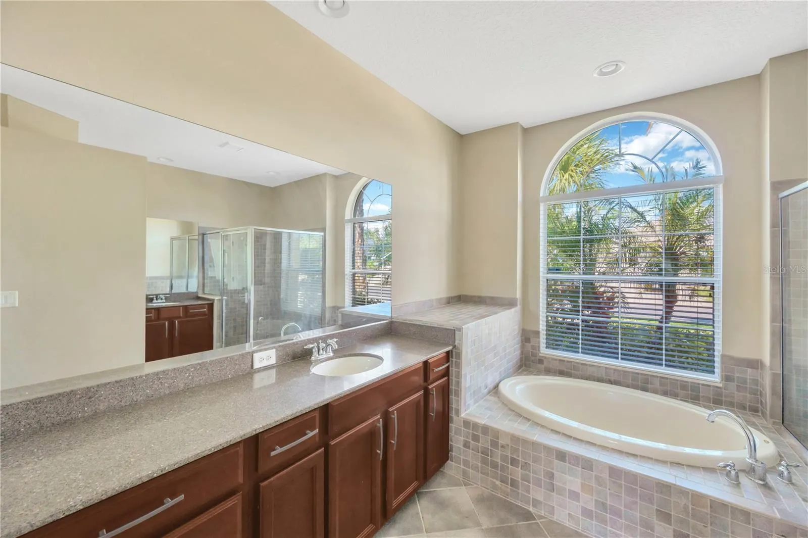 1833 MIRA LAGO CIR