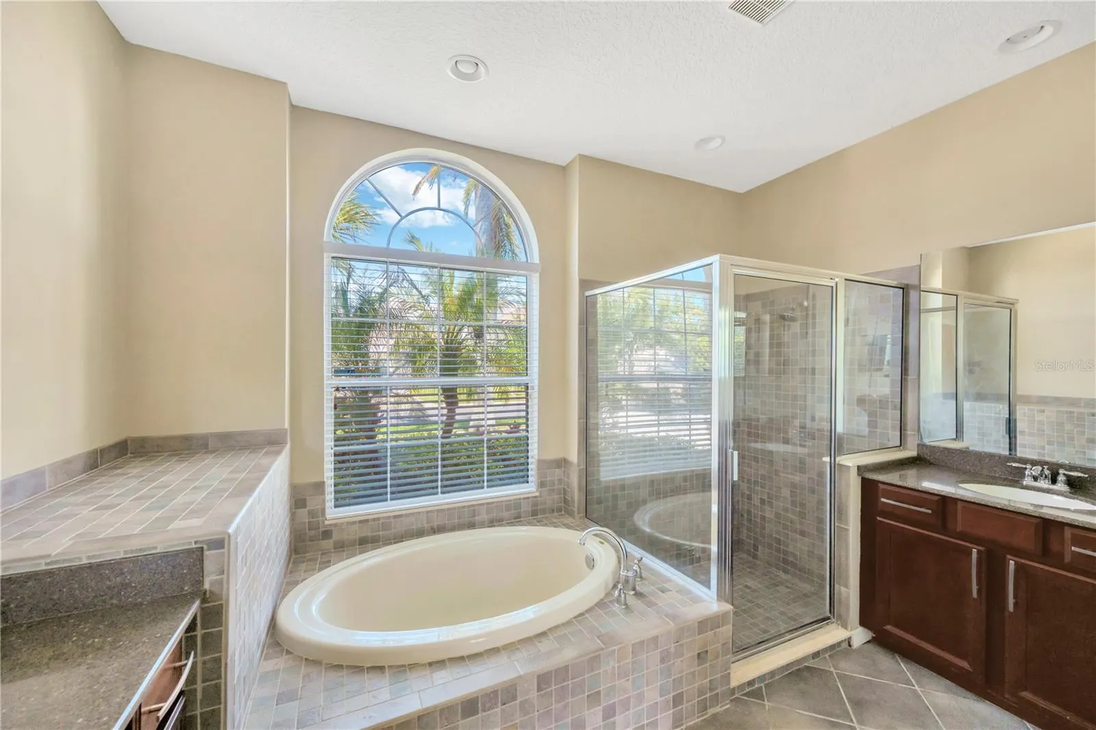 1833 MIRA LAGO CIR