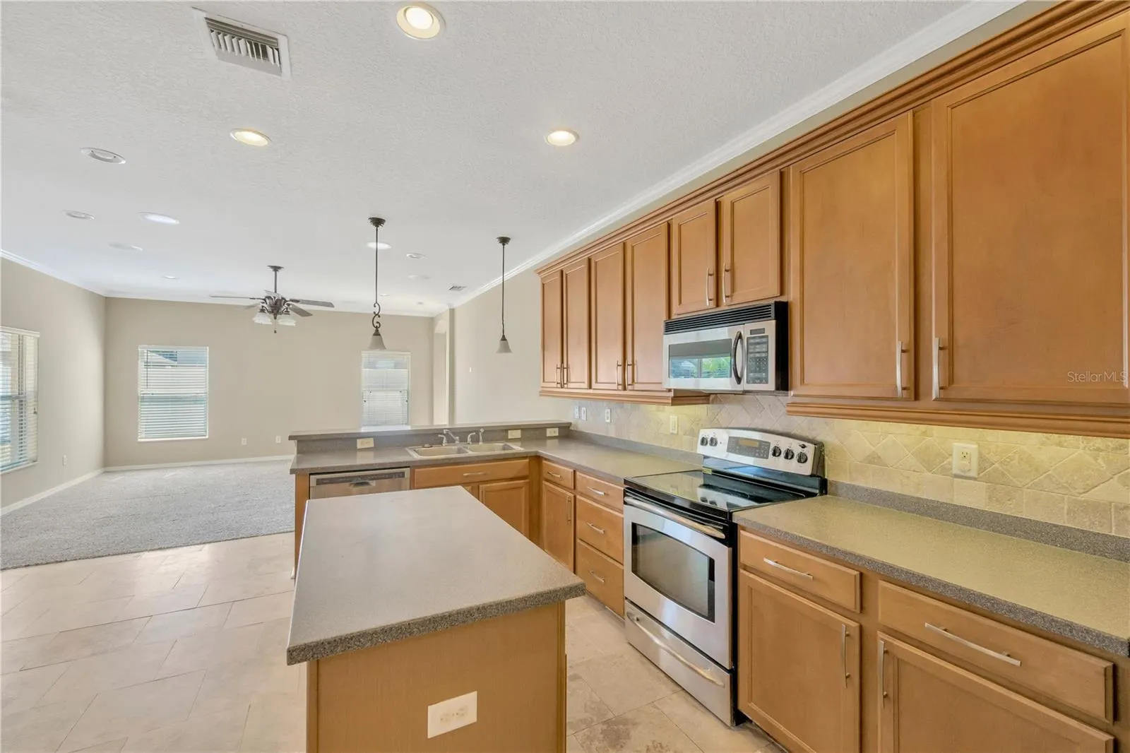 1833 MIRA LAGO CIR