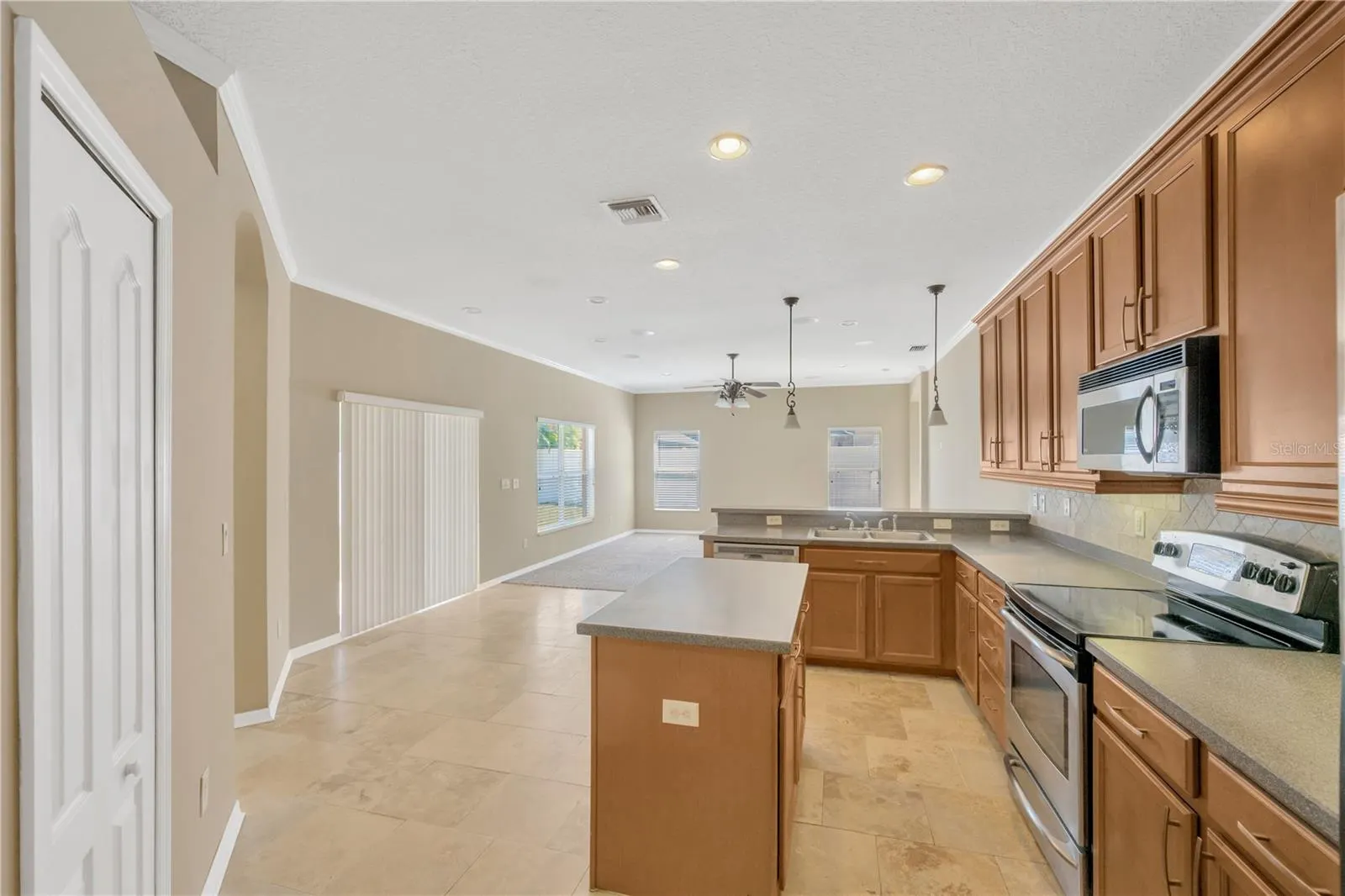 1833 MIRA LAGO CIR