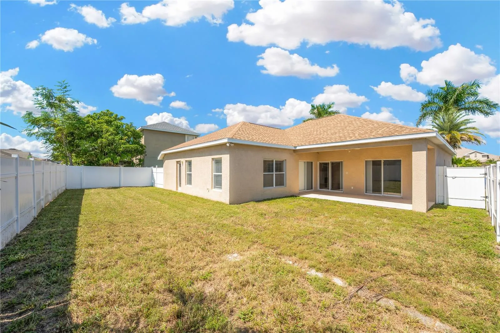 1833 MIRA LAGO CIR