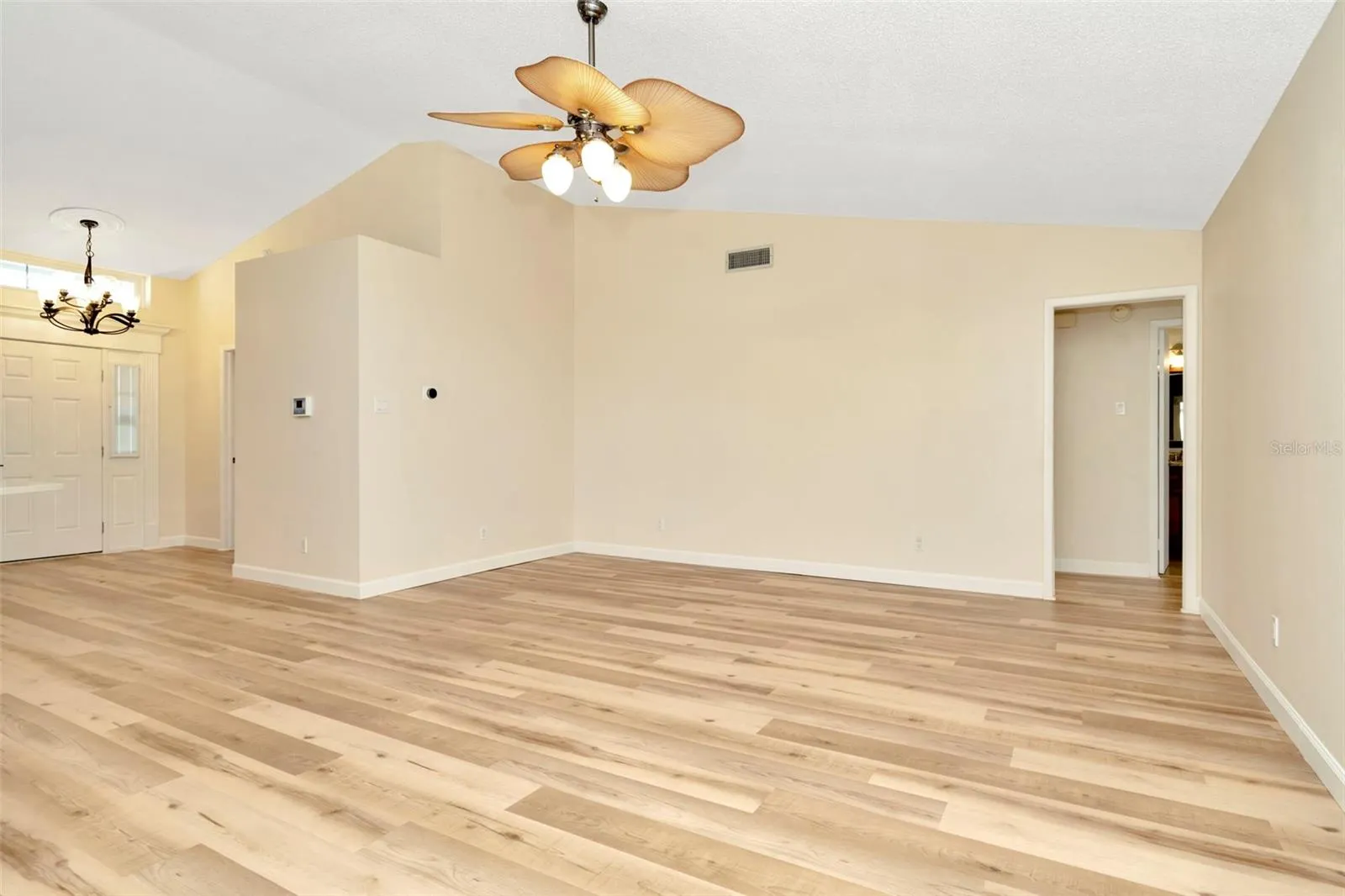 1504 ATTLEBORO LN
