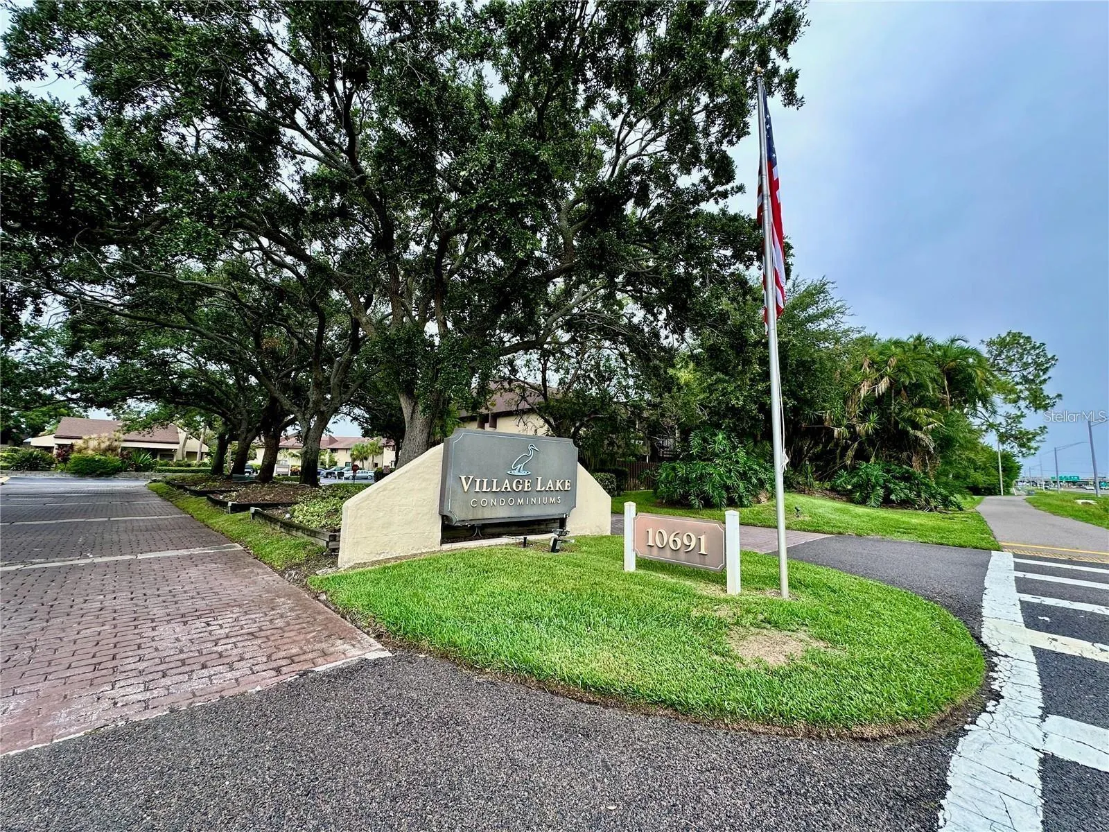 860 S VILLAGE DR N #201, #201