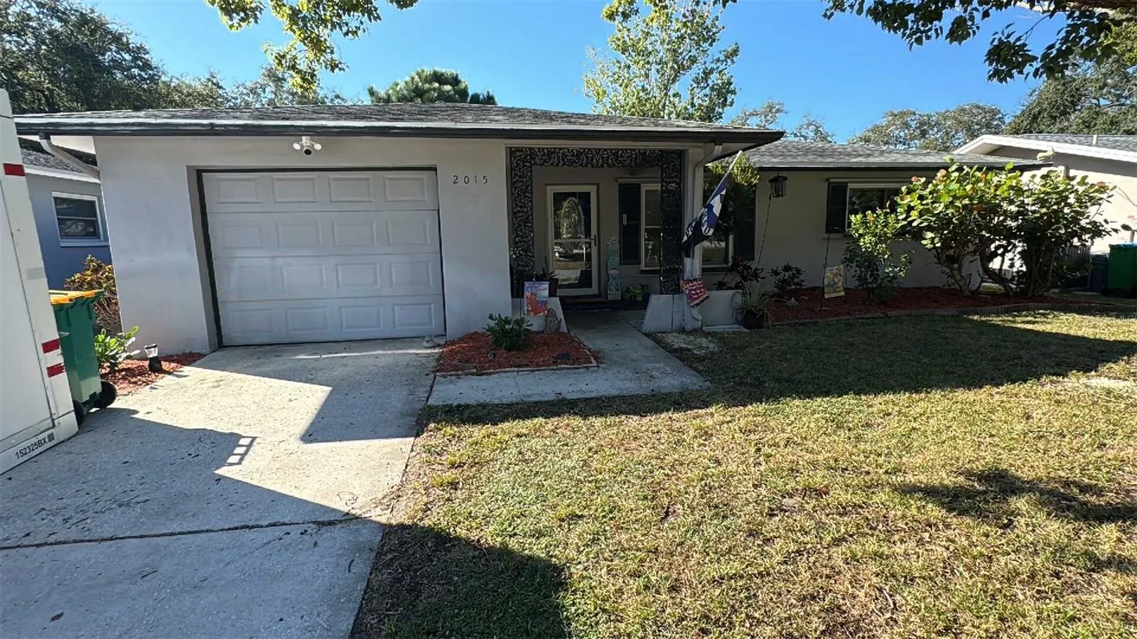 2015 HILLWOOD DR