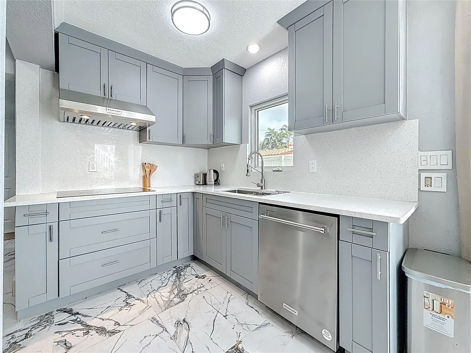 14186 W PARSLEY DR