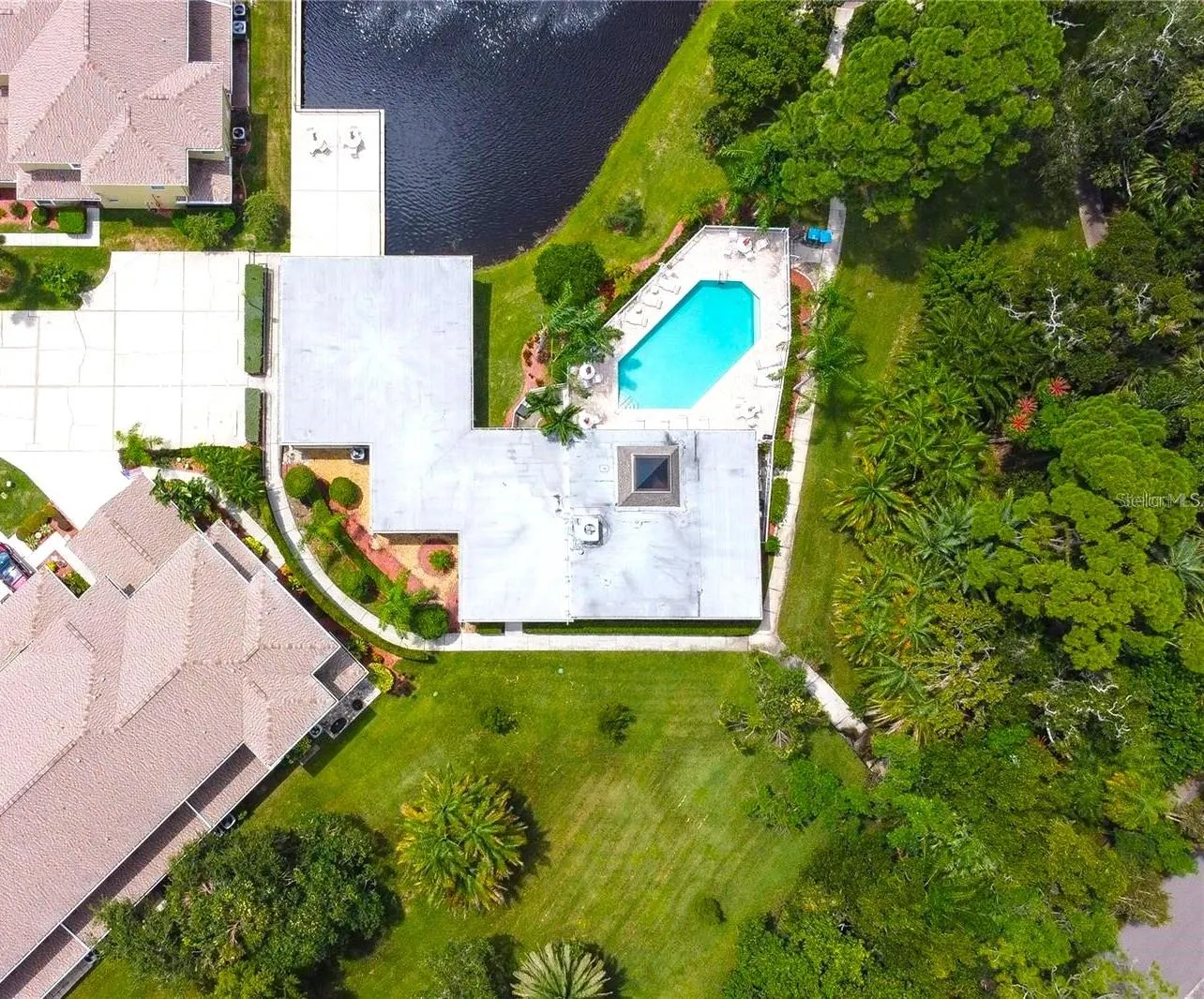11237 KAPOK GRAND CIR