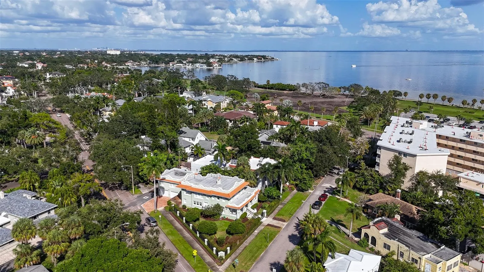1311 BEACH DR NE