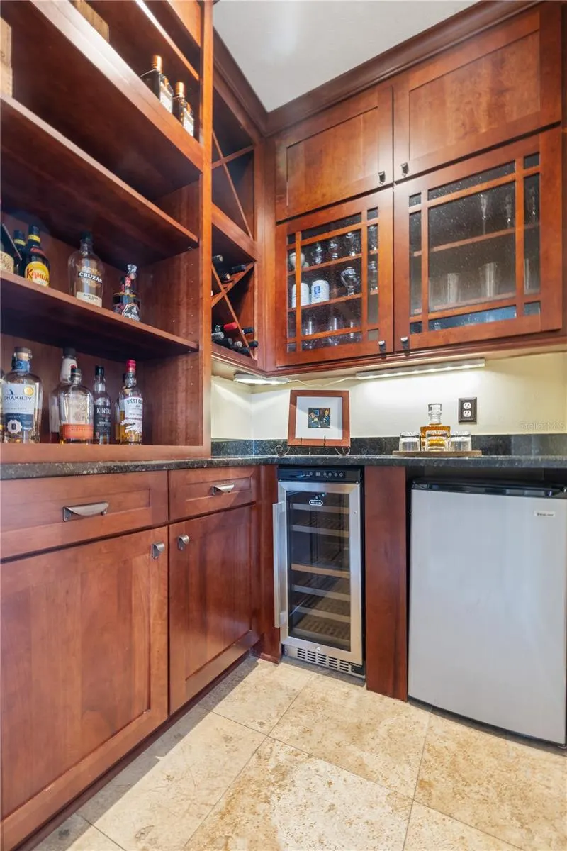 1311 BEACH DR NE