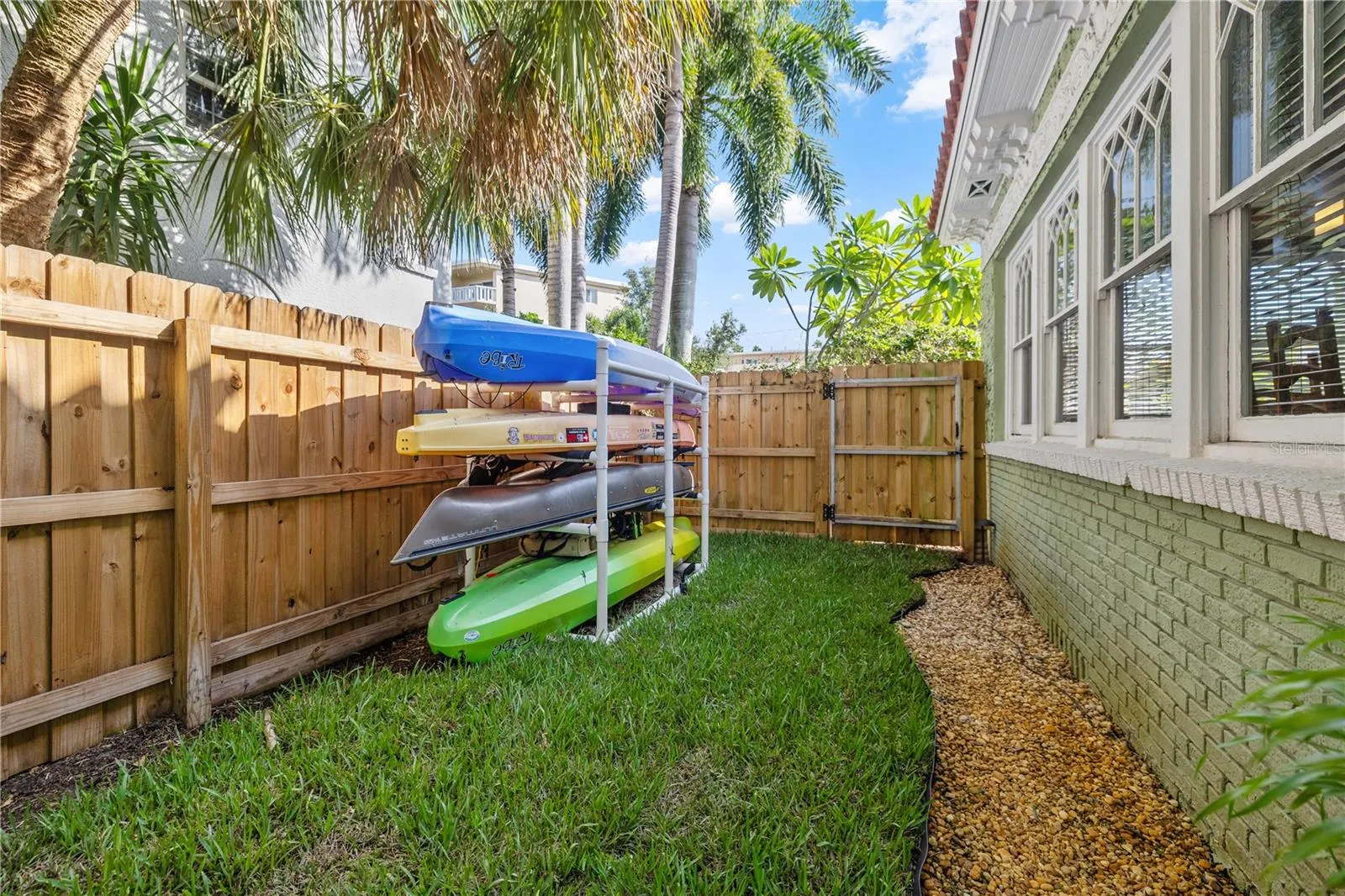 1311 BEACH DR NE