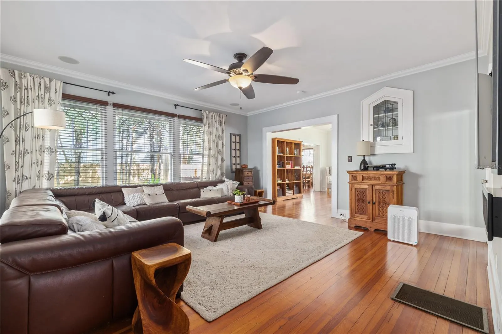 1311 BEACH DR NE