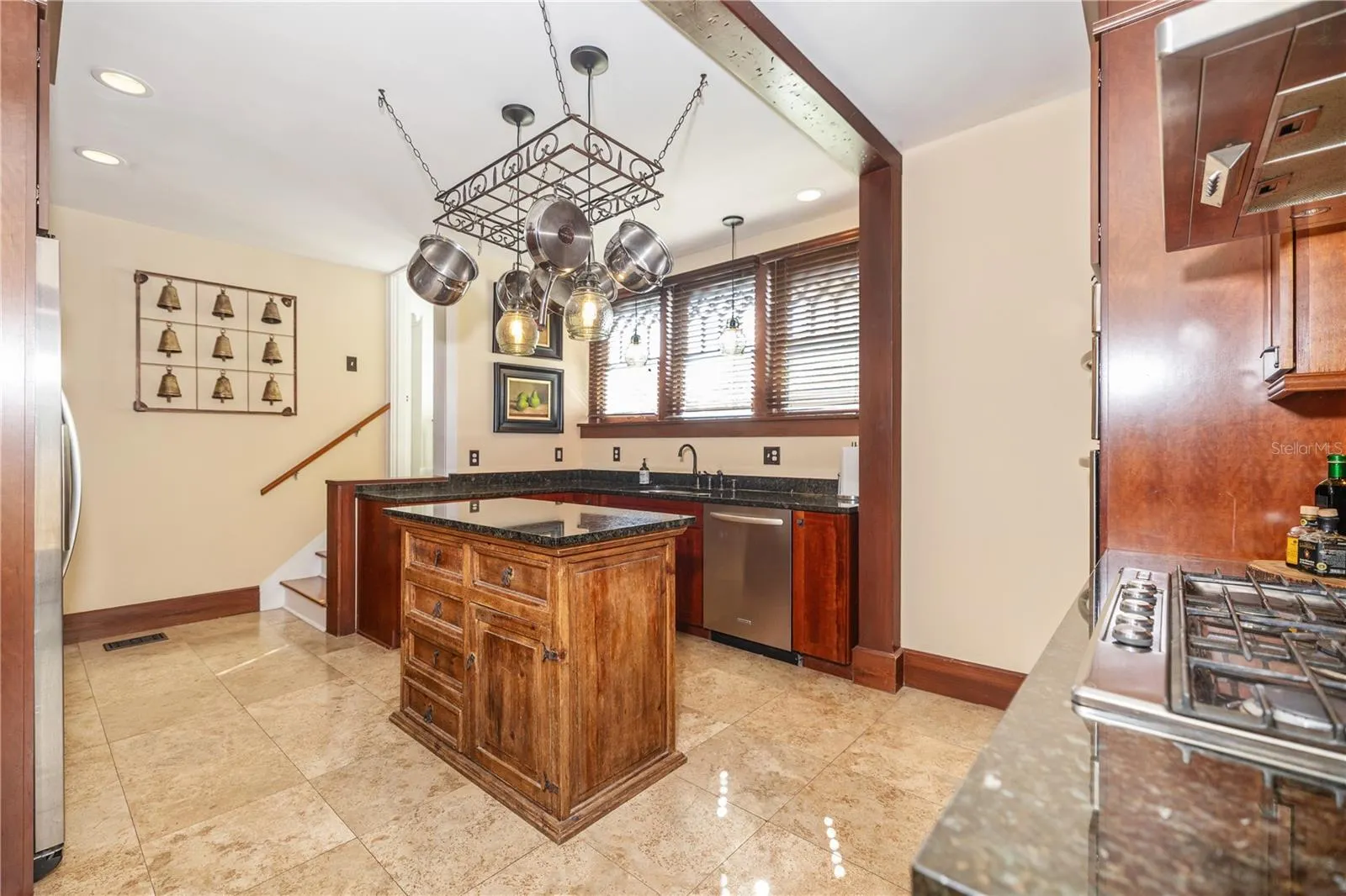 1311 BEACH DR NE