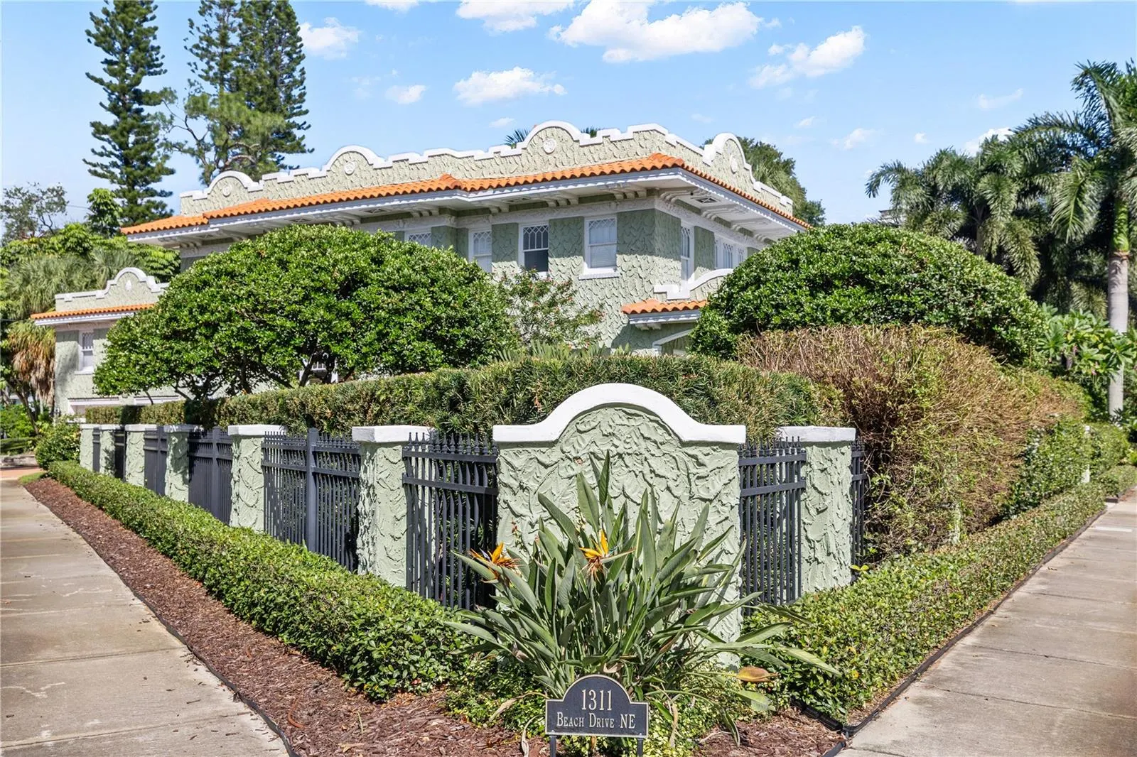 1311 BEACH DR NE