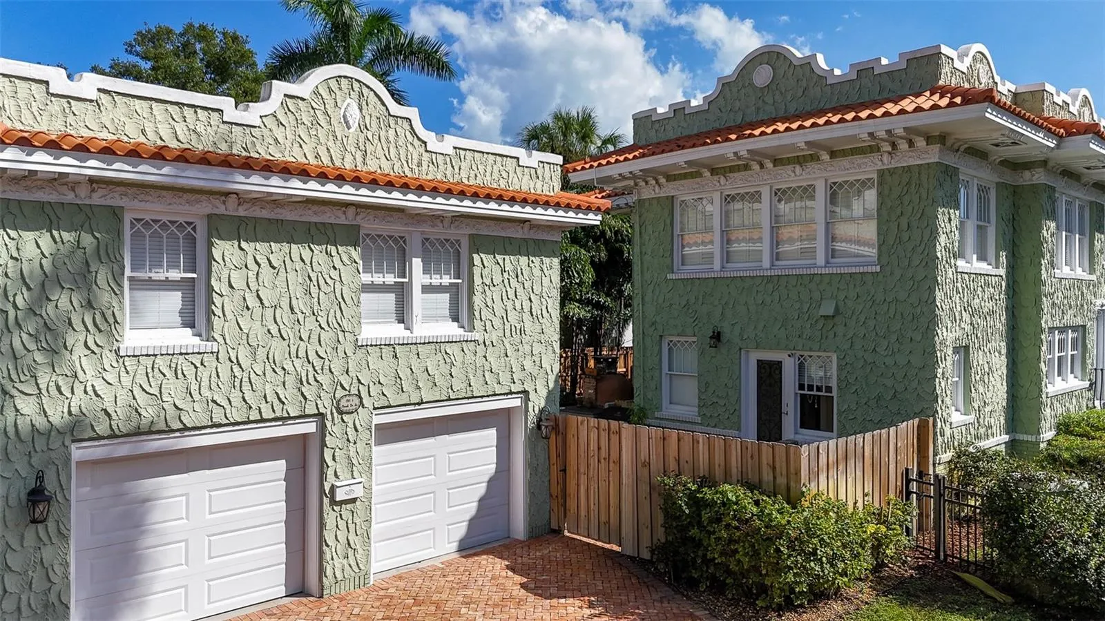 1311 BEACH DR NE