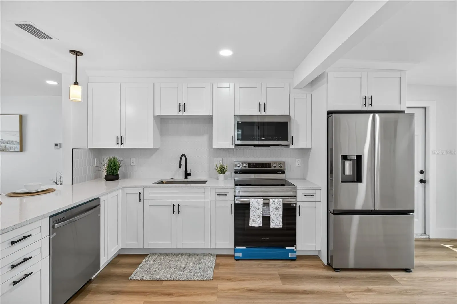 207 MELODY LN