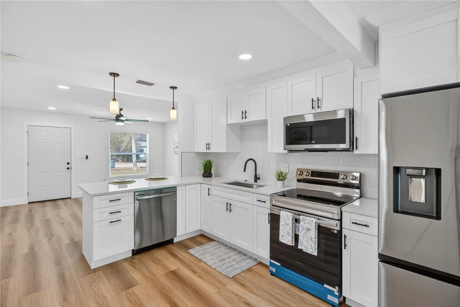 207 MELODY LN