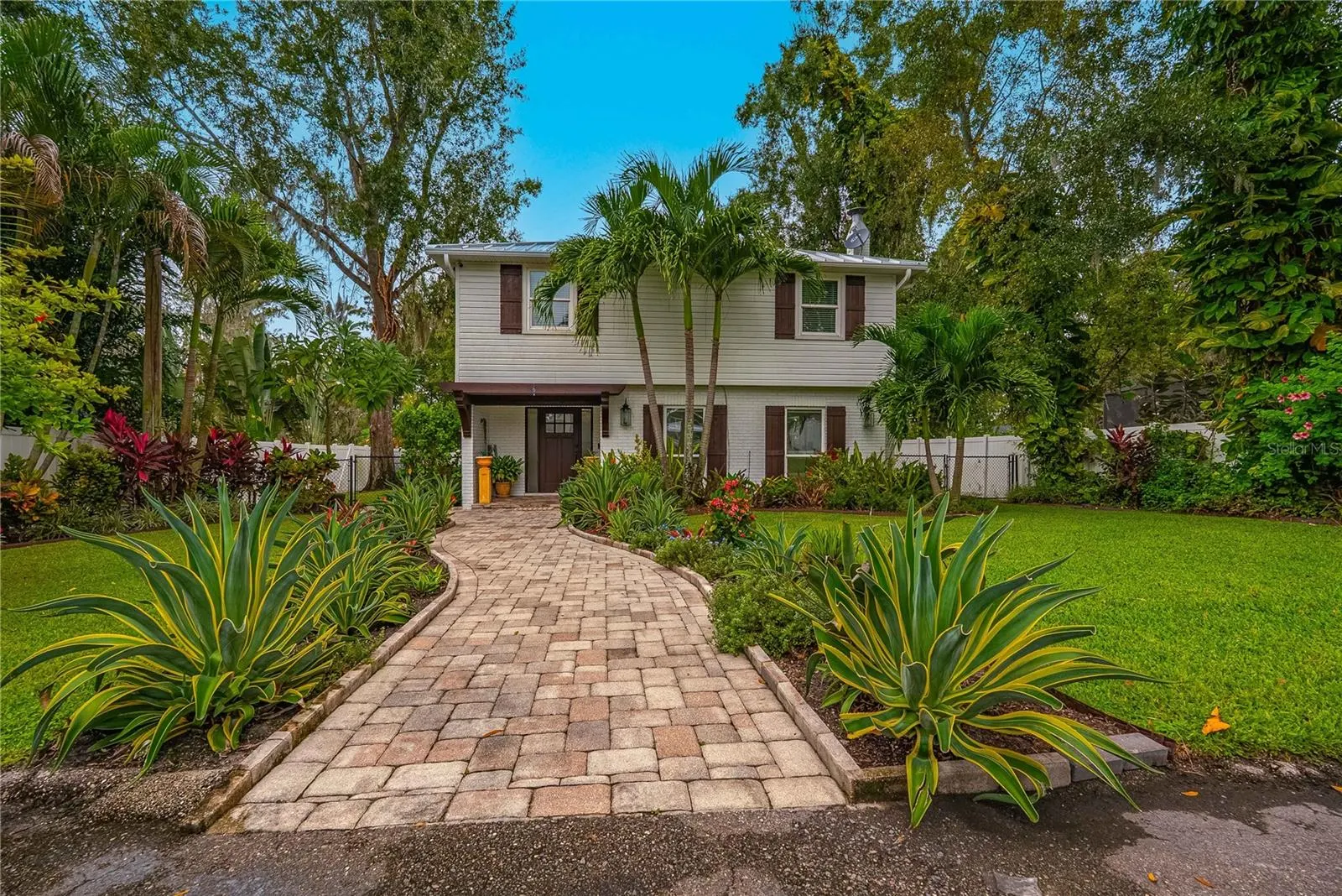 8020 SHARON DR
