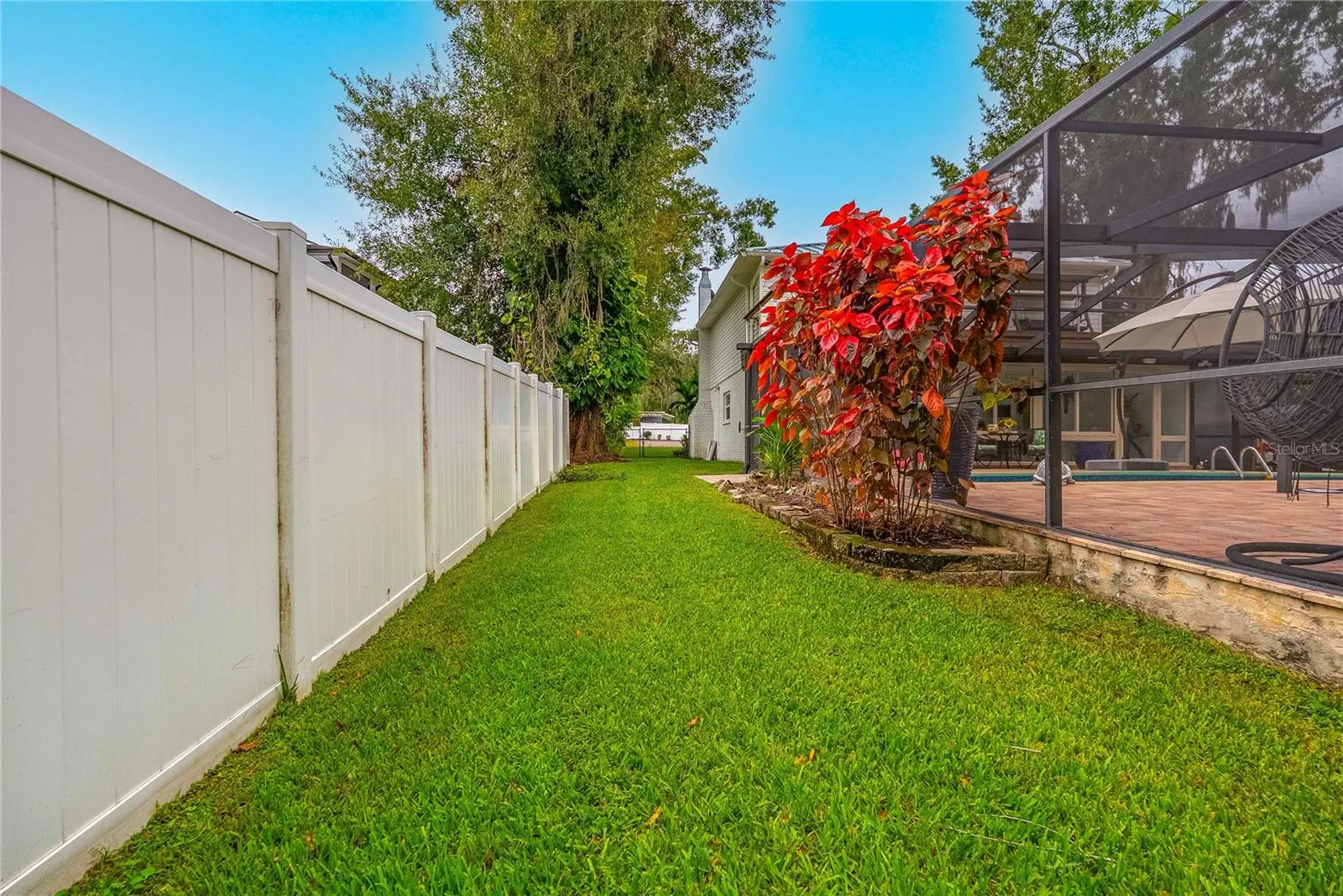 8020 SHARON DR