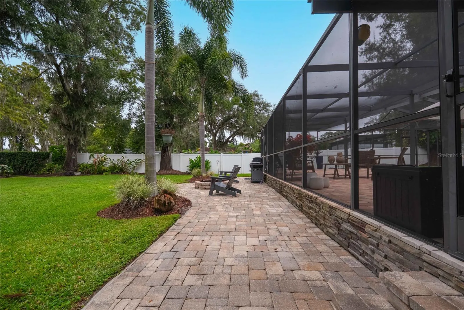 8020 SHARON DR