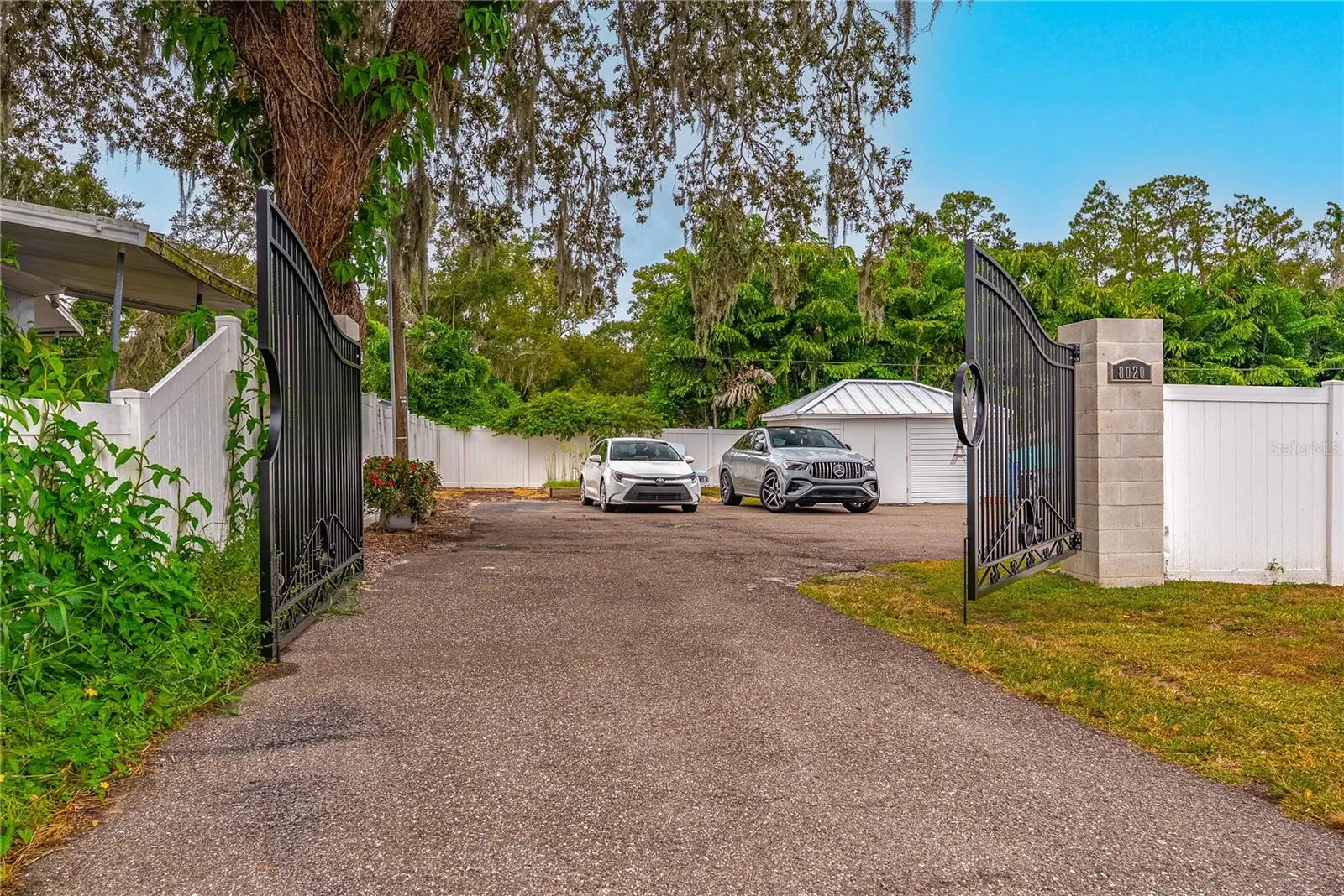 8020 SHARON DR