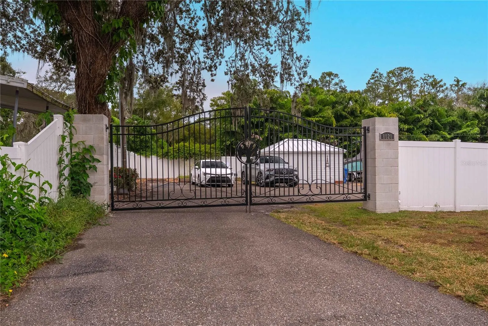 8020 SHARON DR