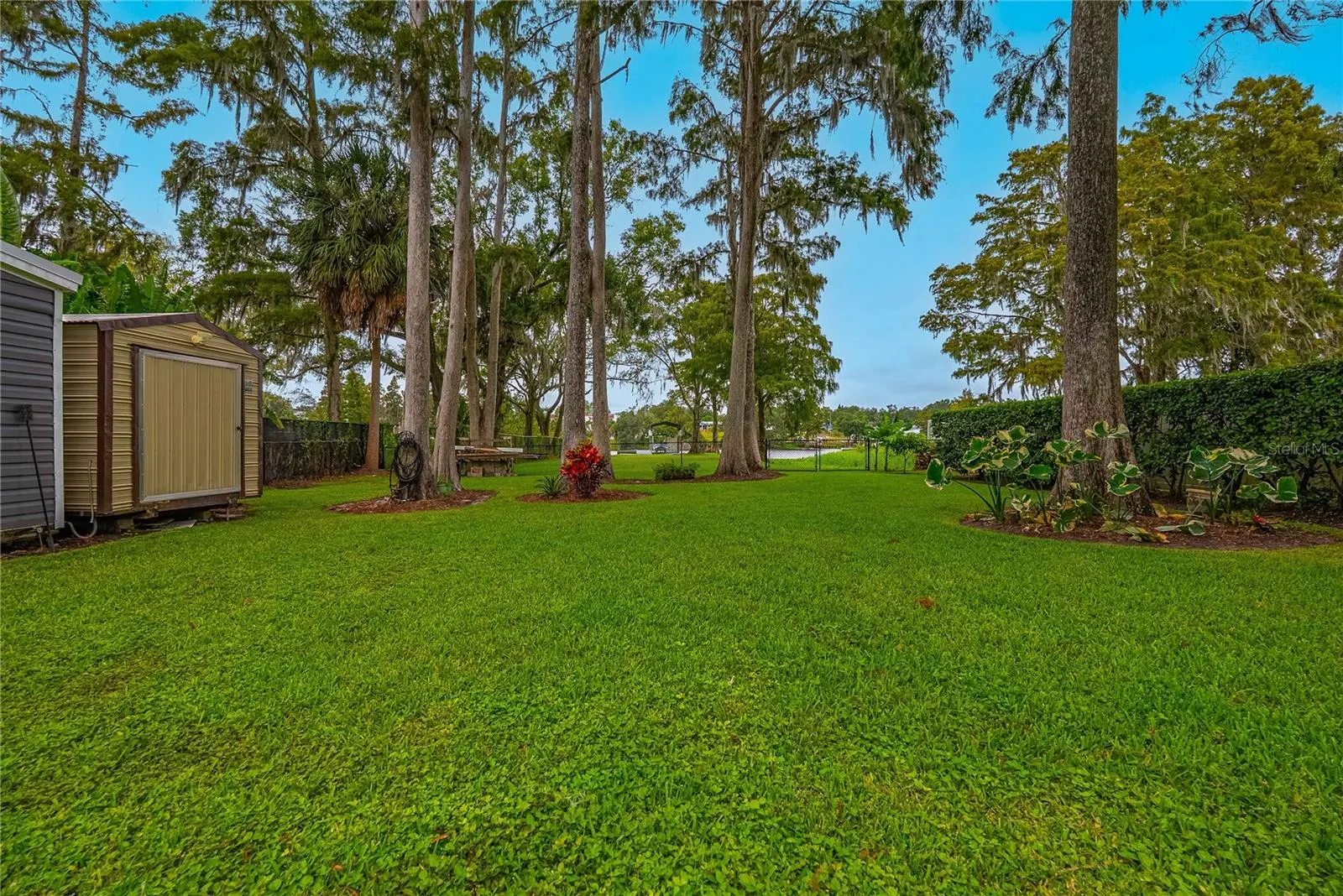8020 SHARON DR