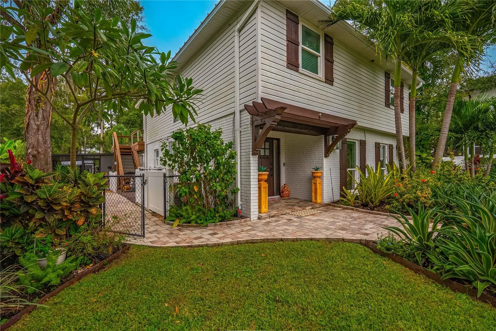 8020 SHARON DR