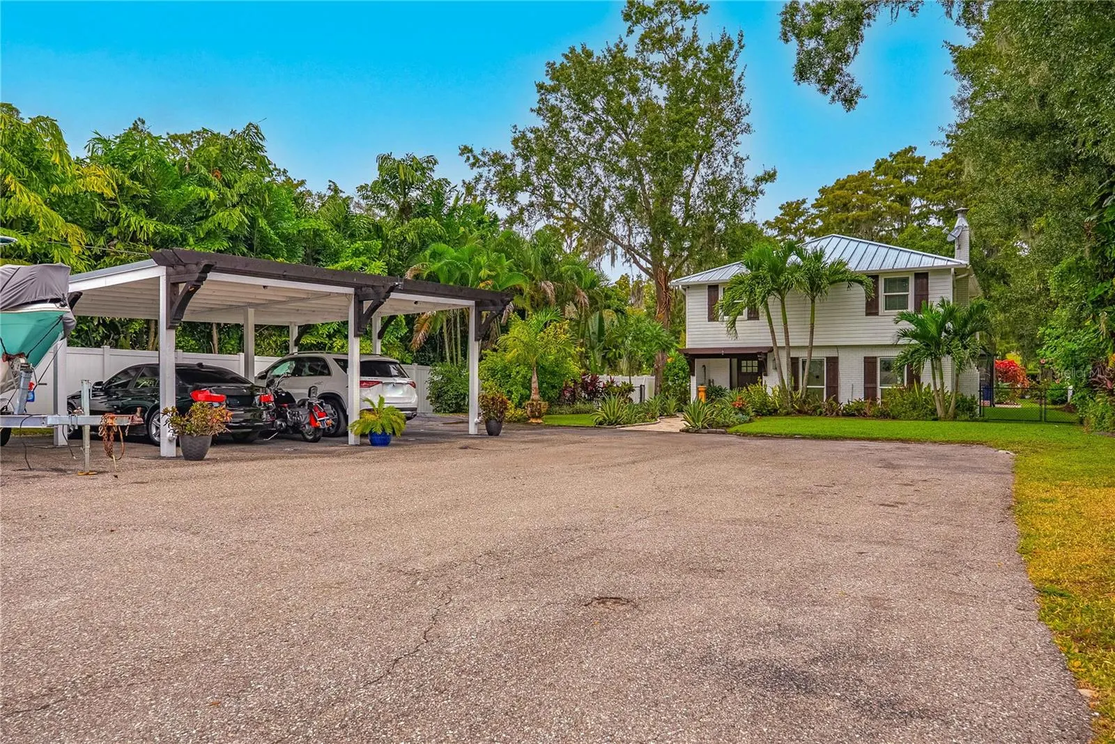 8020 SHARON DR