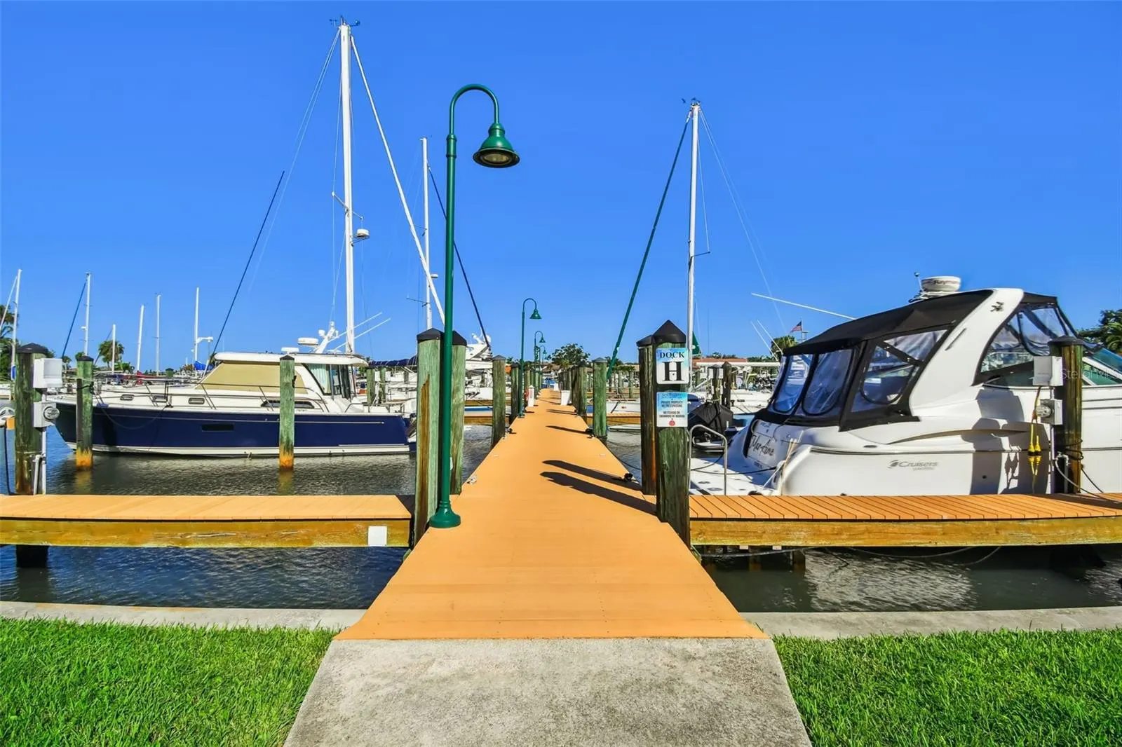 225 HARBOR HOUSE DR