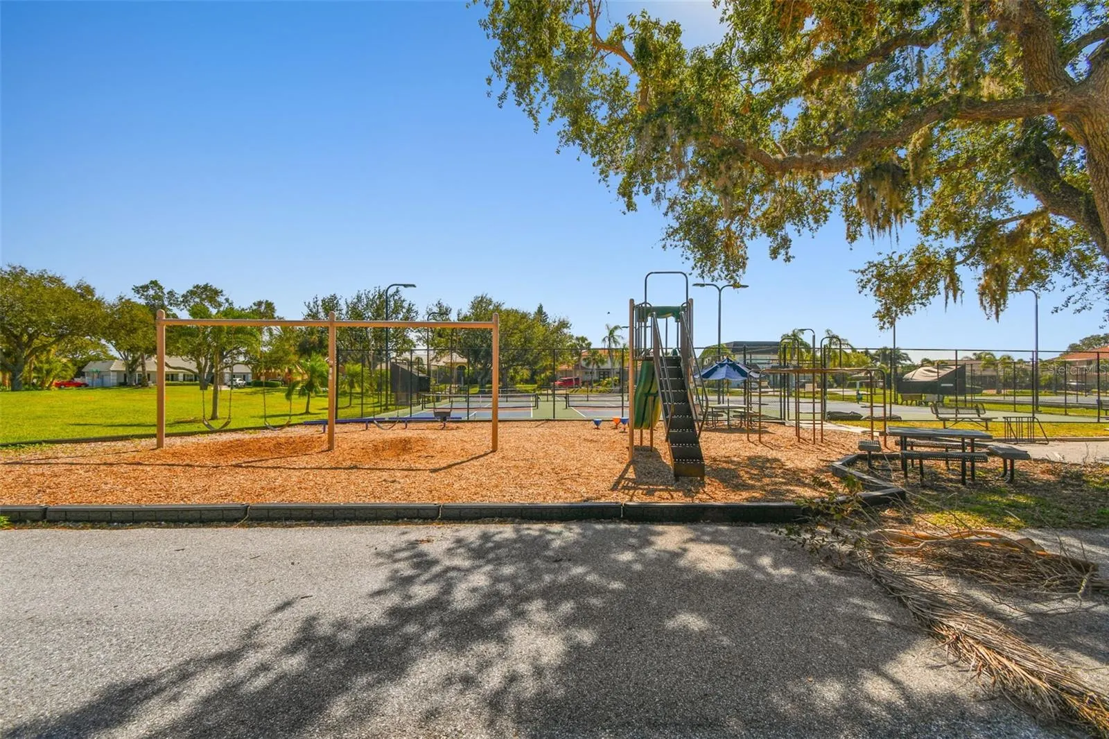 225 HARBOR HOUSE DR