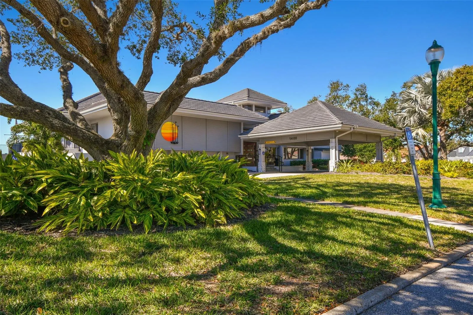 225 HARBOR HOUSE DR