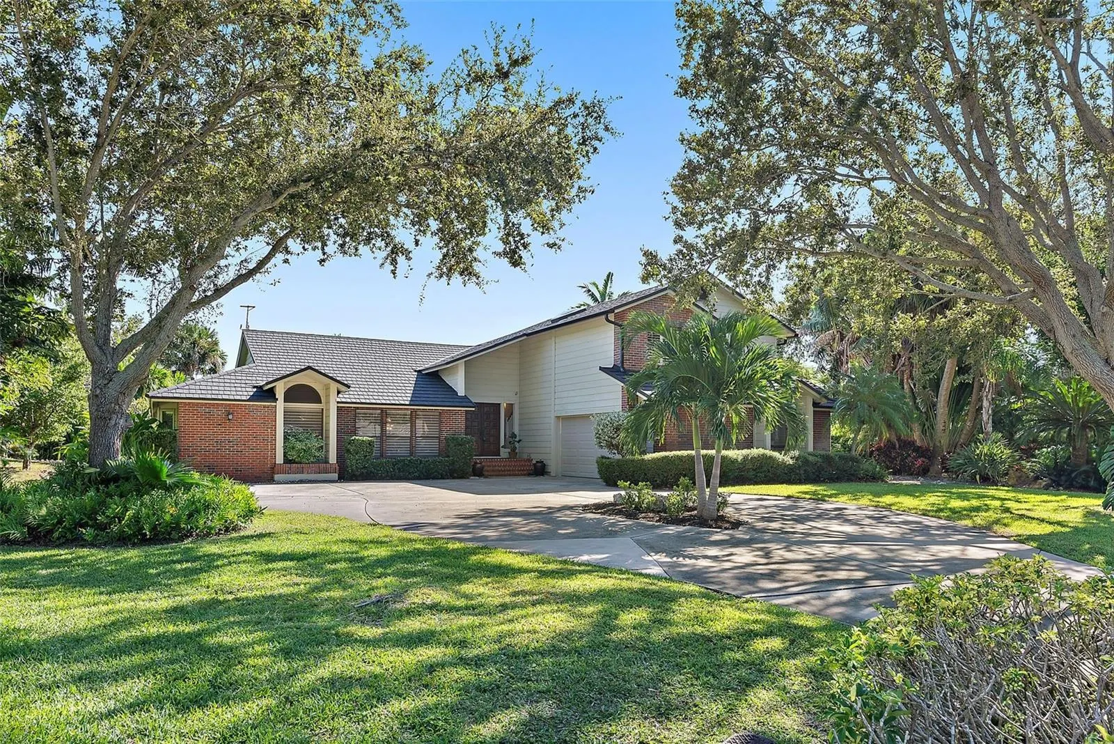 2371 LANDINGS CIR