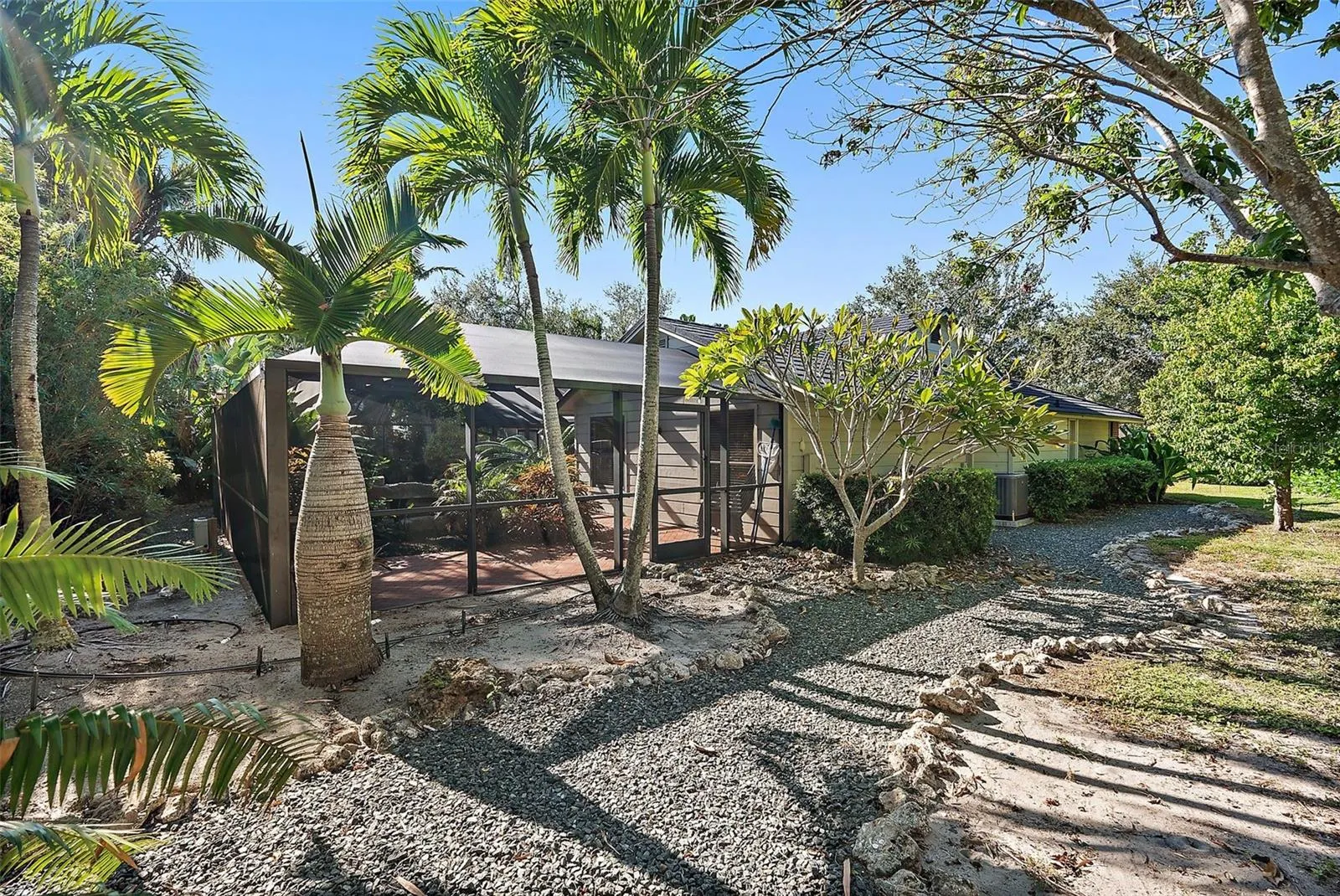 2371 LANDINGS CIR