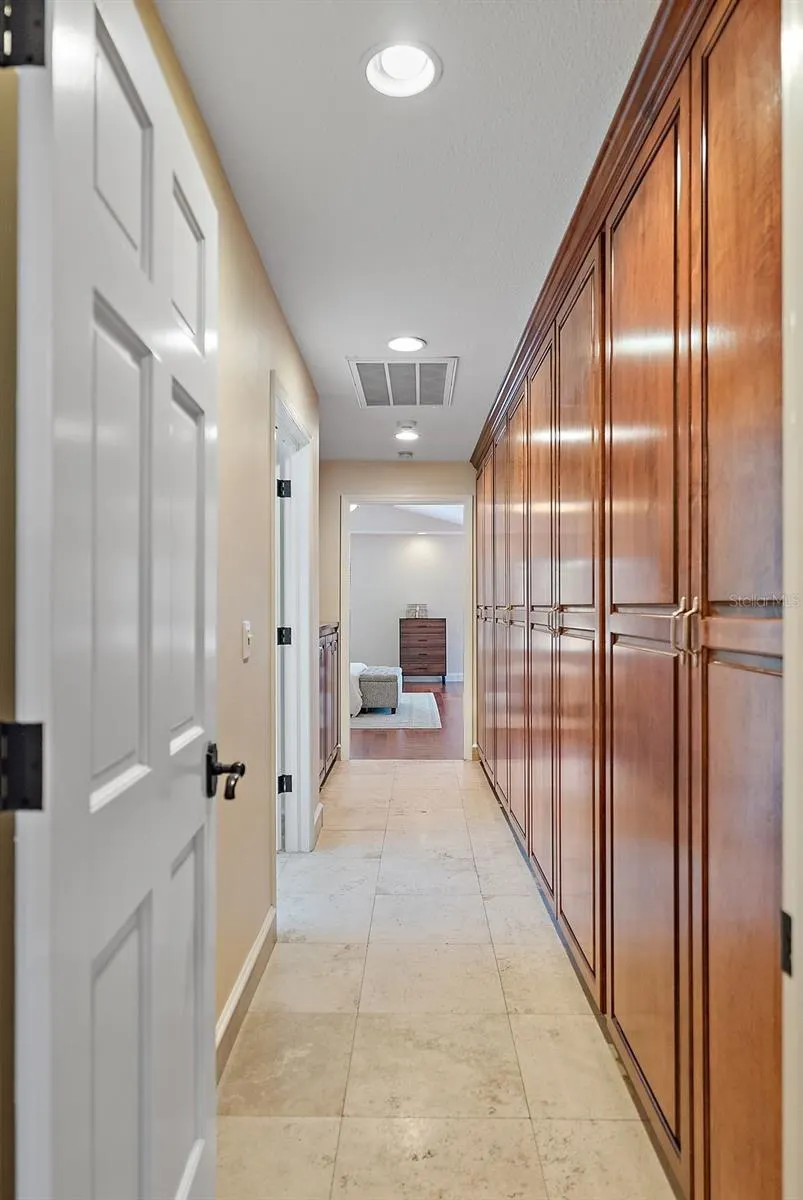 2371 LANDINGS CIR
