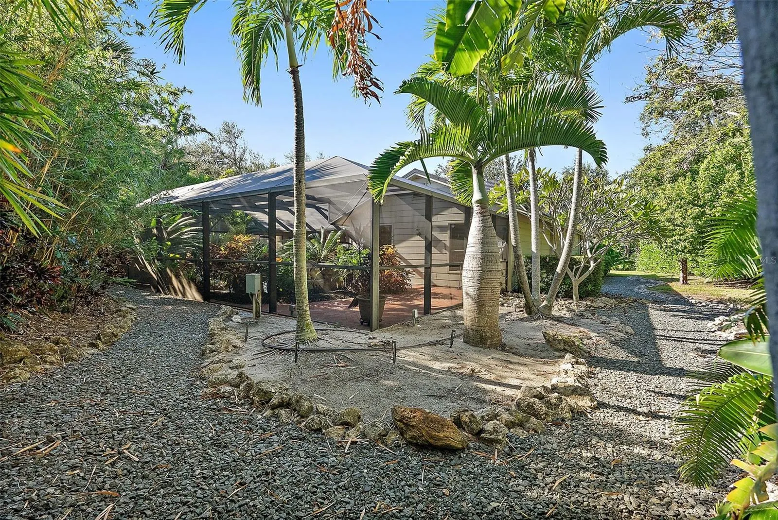 2371 LANDINGS CIR