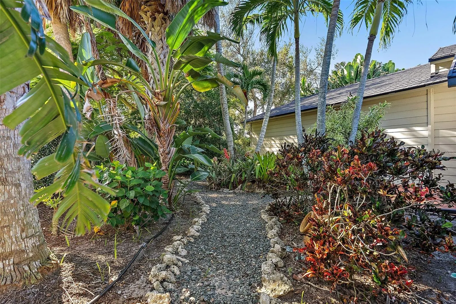 2371 LANDINGS CIR
