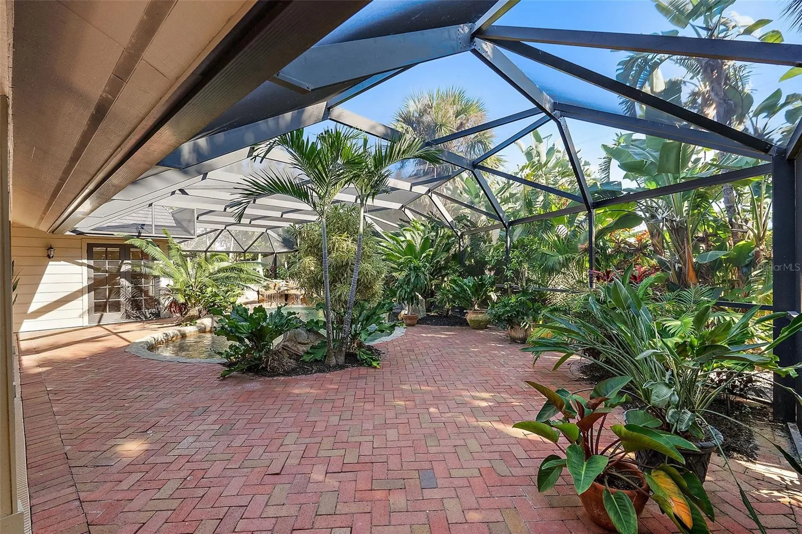 2371 LANDINGS CIR