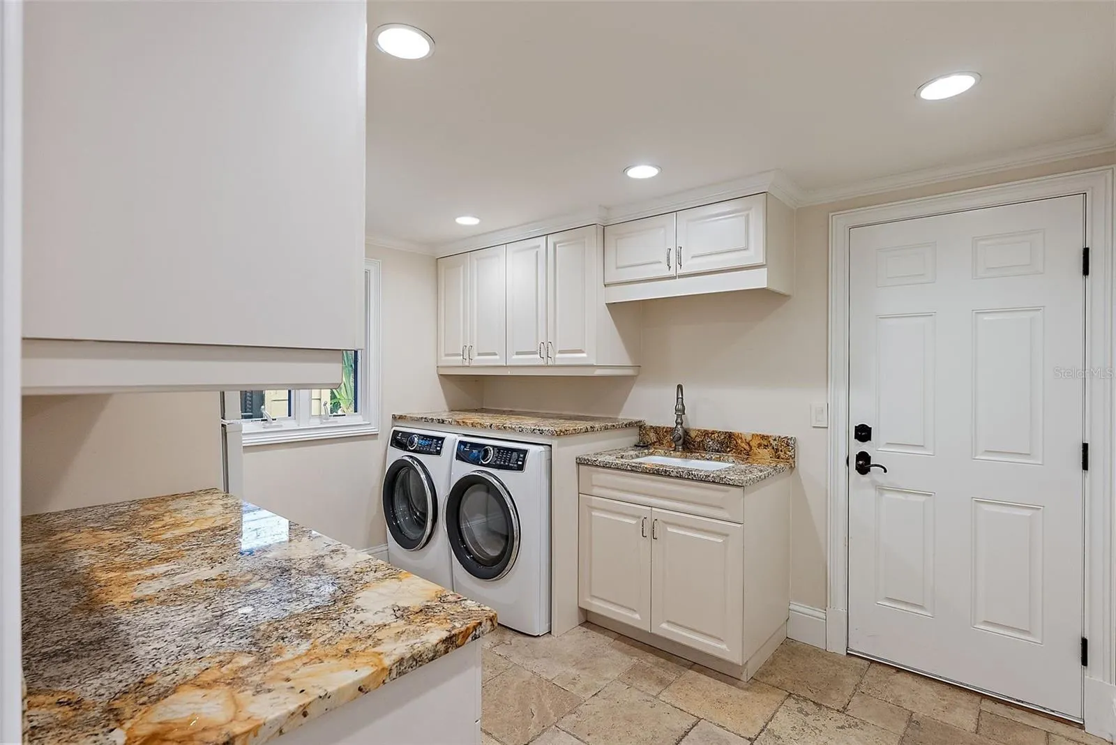 2371 LANDINGS CIR