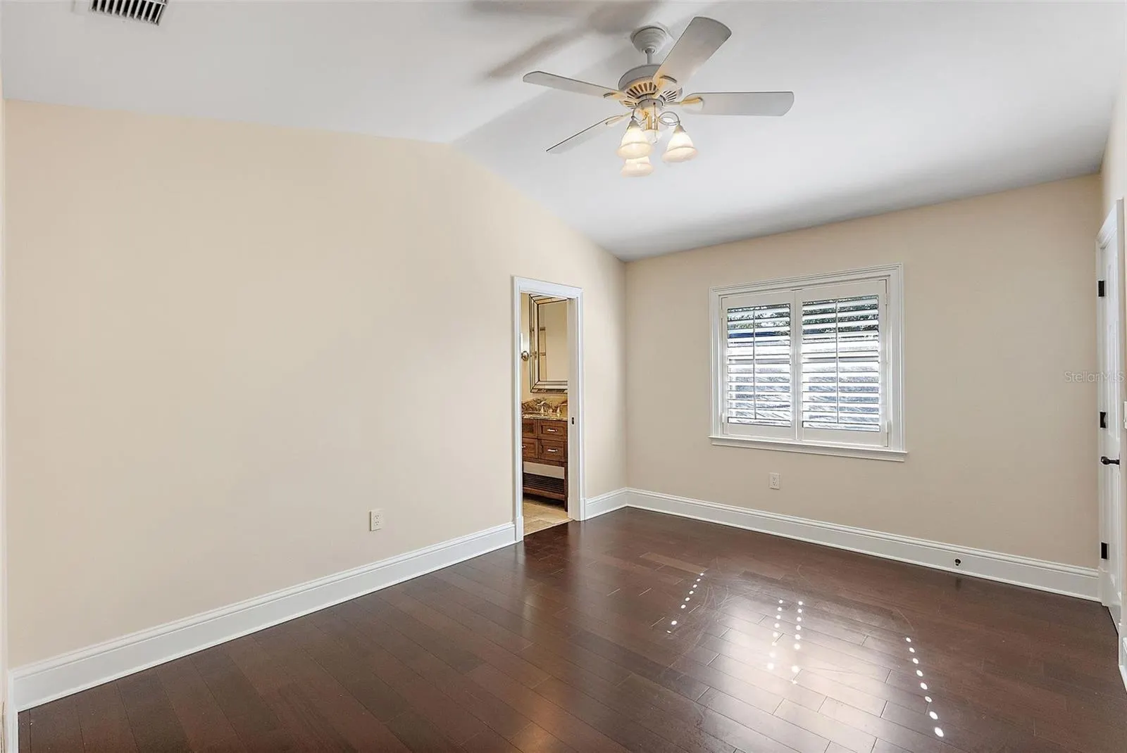 2371 LANDINGS CIR