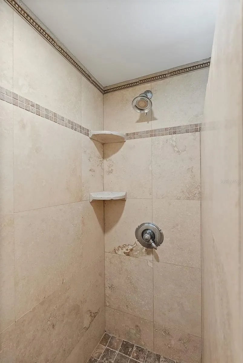 2371 LANDINGS CIR