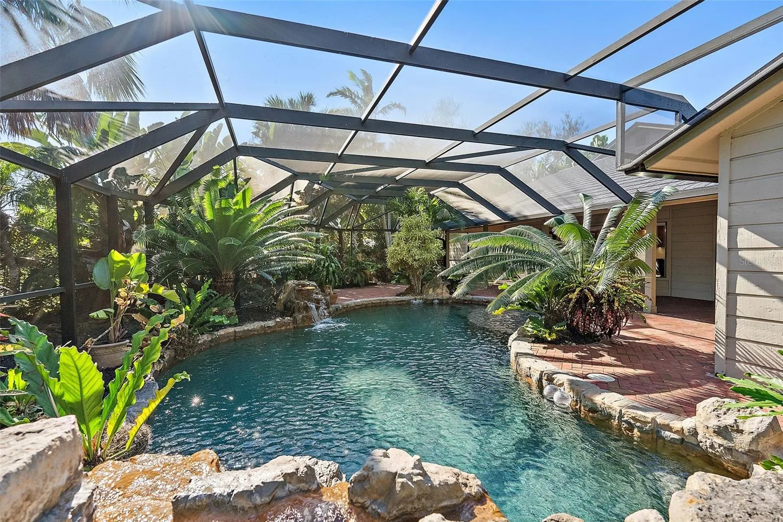 2371 LANDINGS CIR