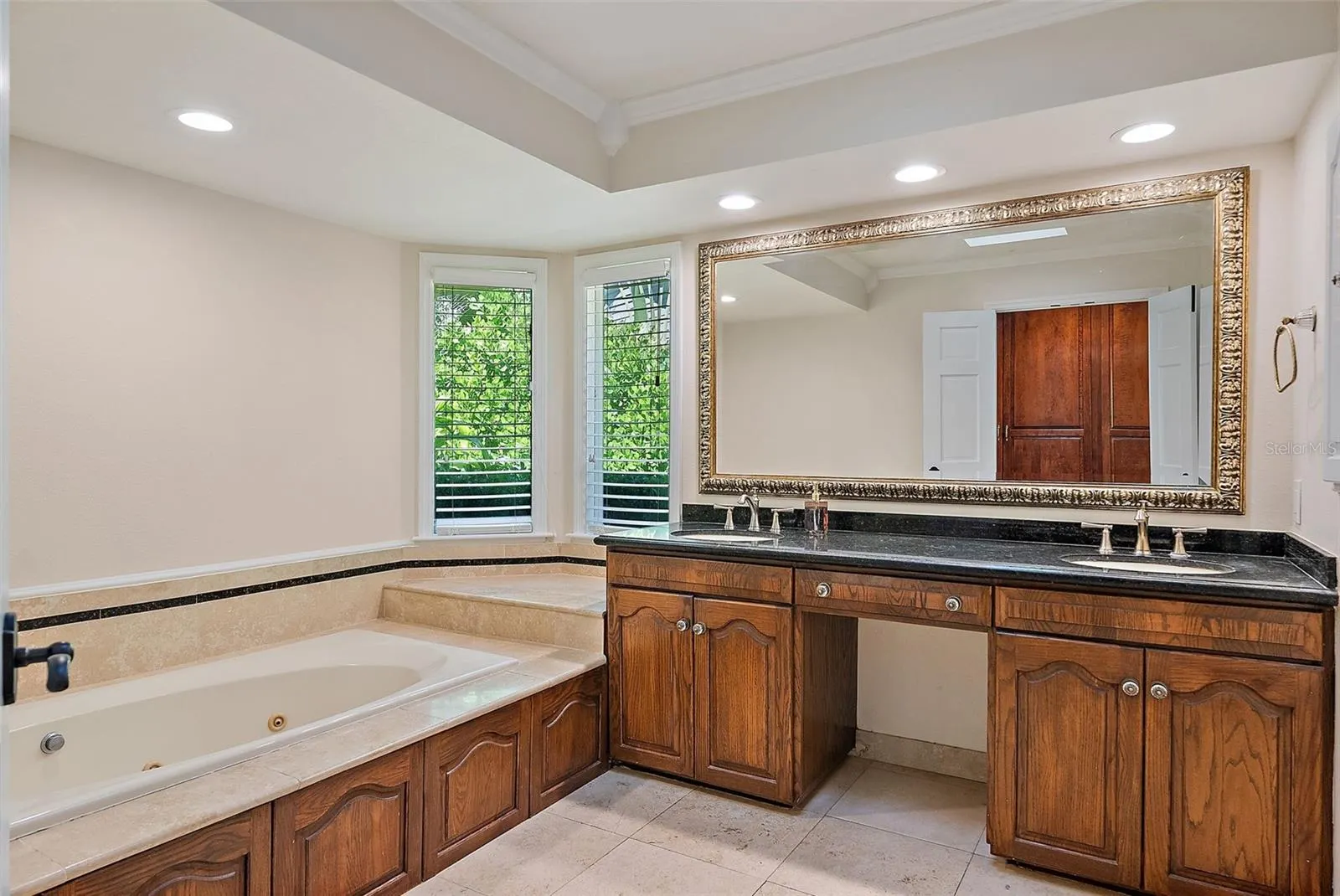 2371 LANDINGS CIR