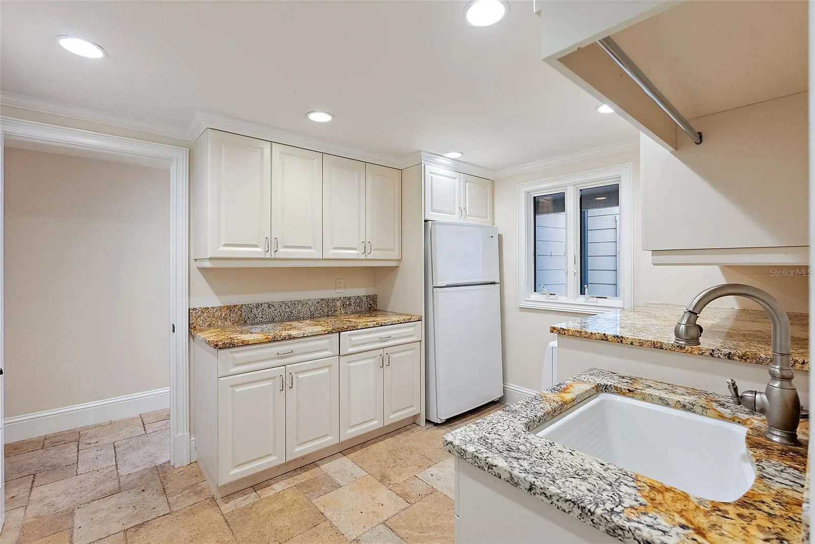 2371 LANDINGS CIR