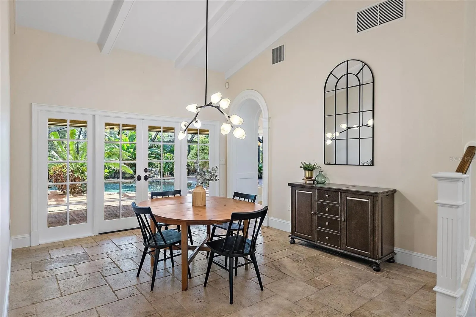 2371 LANDINGS CIR