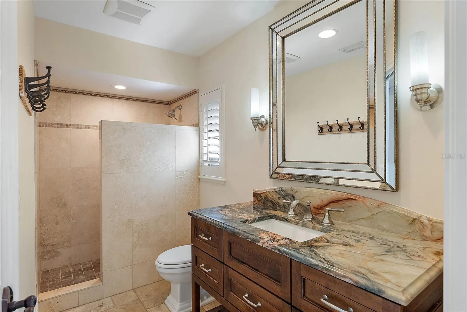 2371 LANDINGS CIR